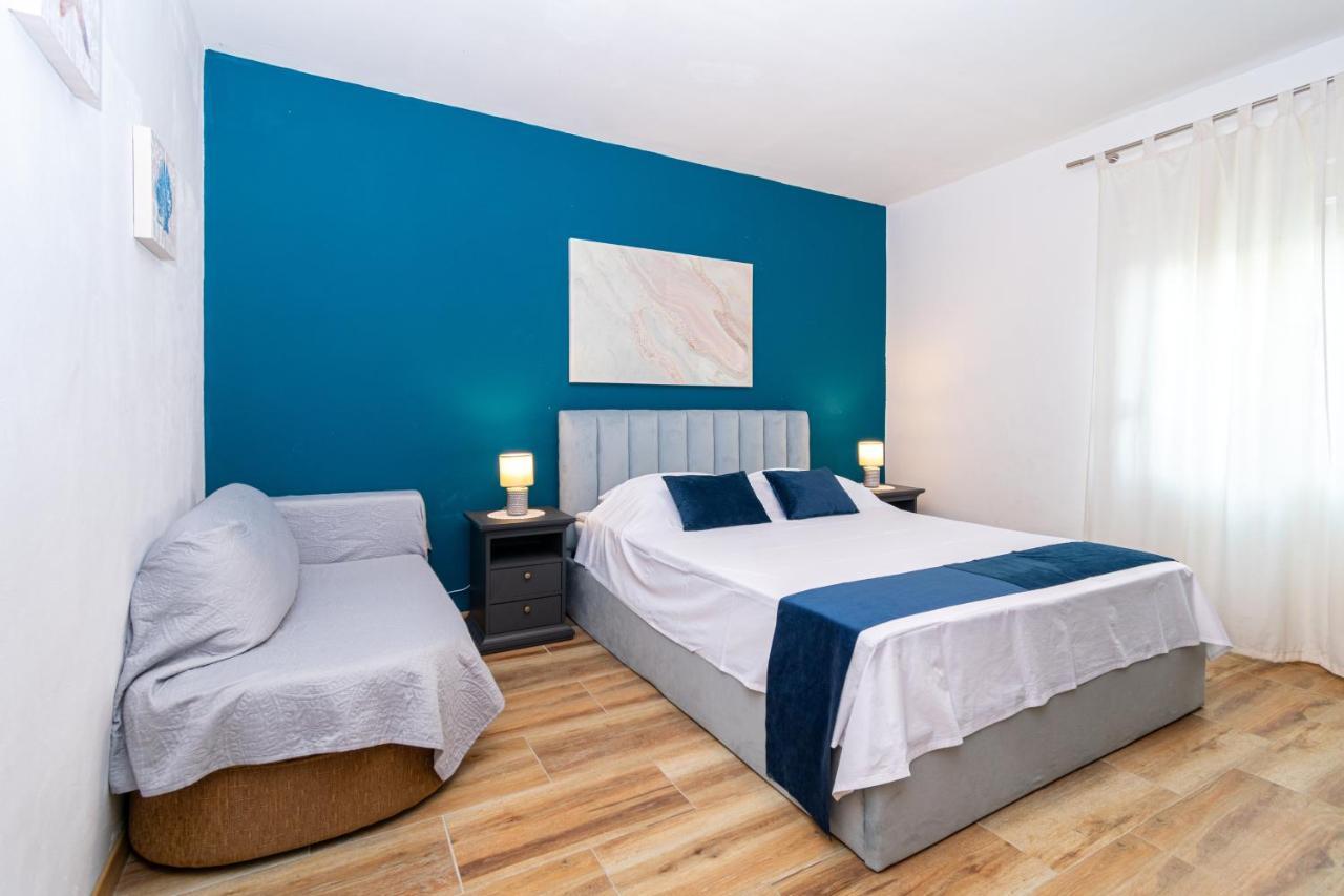Apartments By The Sea Mandre, Pag - 4093 Kolan Exterior photo