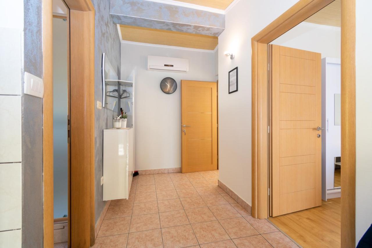 Apartments By The Sea Mandre, Pag - 4093 Kolan Exterior photo